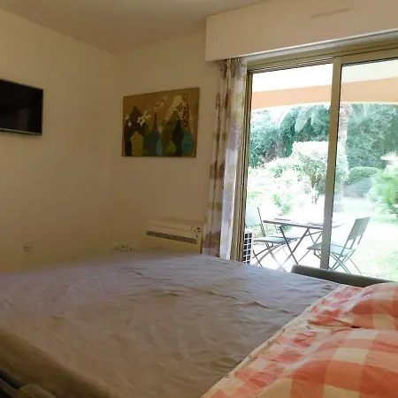 T1, Central Park, Climatisation, Piscine, Parking Prive Vallauris