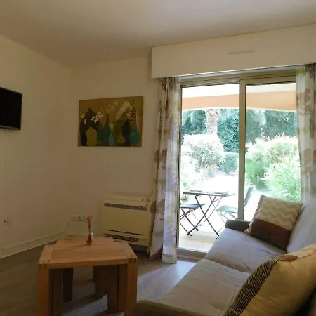 Apartment T1, Central Park, Climatisation, Piscine, Parking Prive Vallauris
